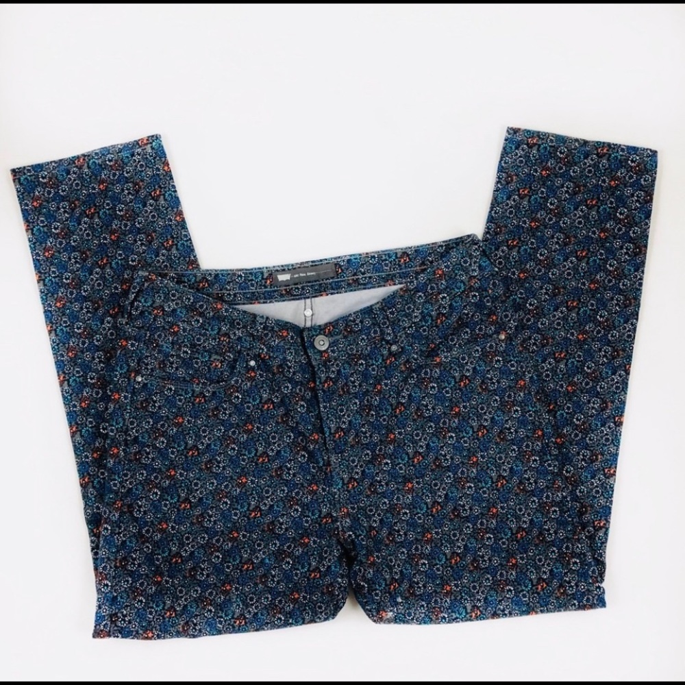 ⚡️2 for $20⚡️Levi’s Floral Jeans Sz 10
